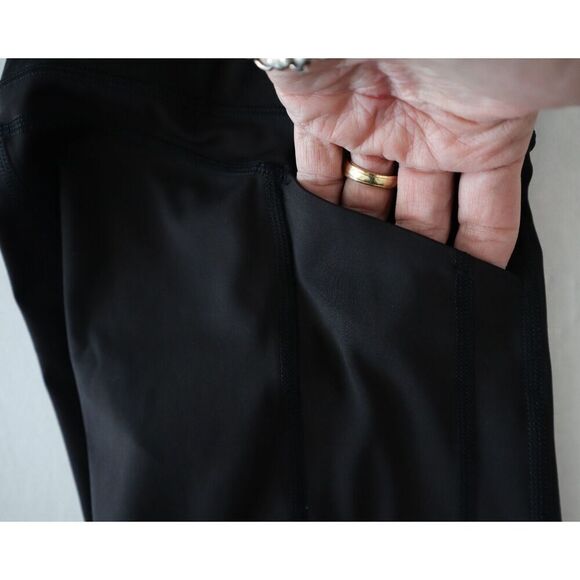 Athleta 987266-00 Women's Sz XS Black Salutation Stash High Rise 7" Shorts - Picture 9 of 14